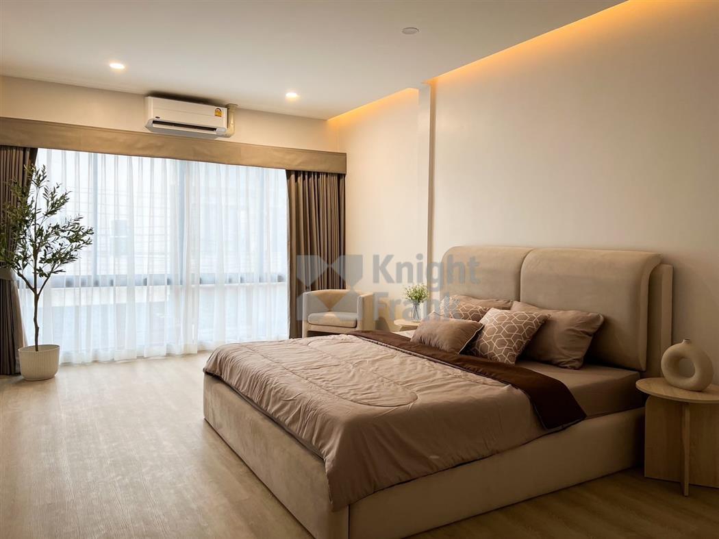 Townhome in Ekamai