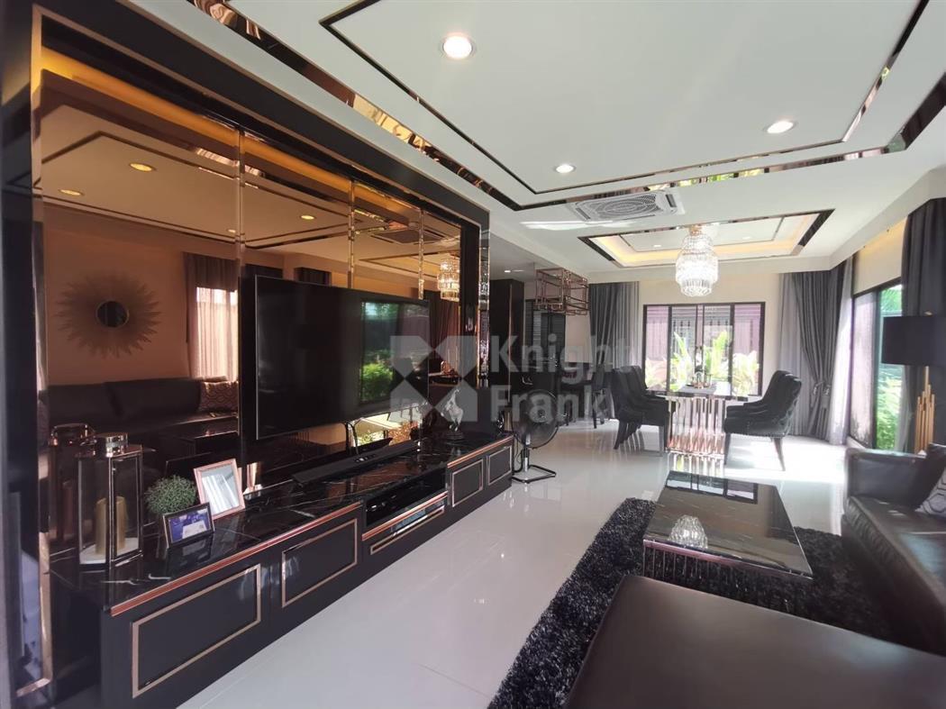 The Plant Exclusique Patthanakarn 44