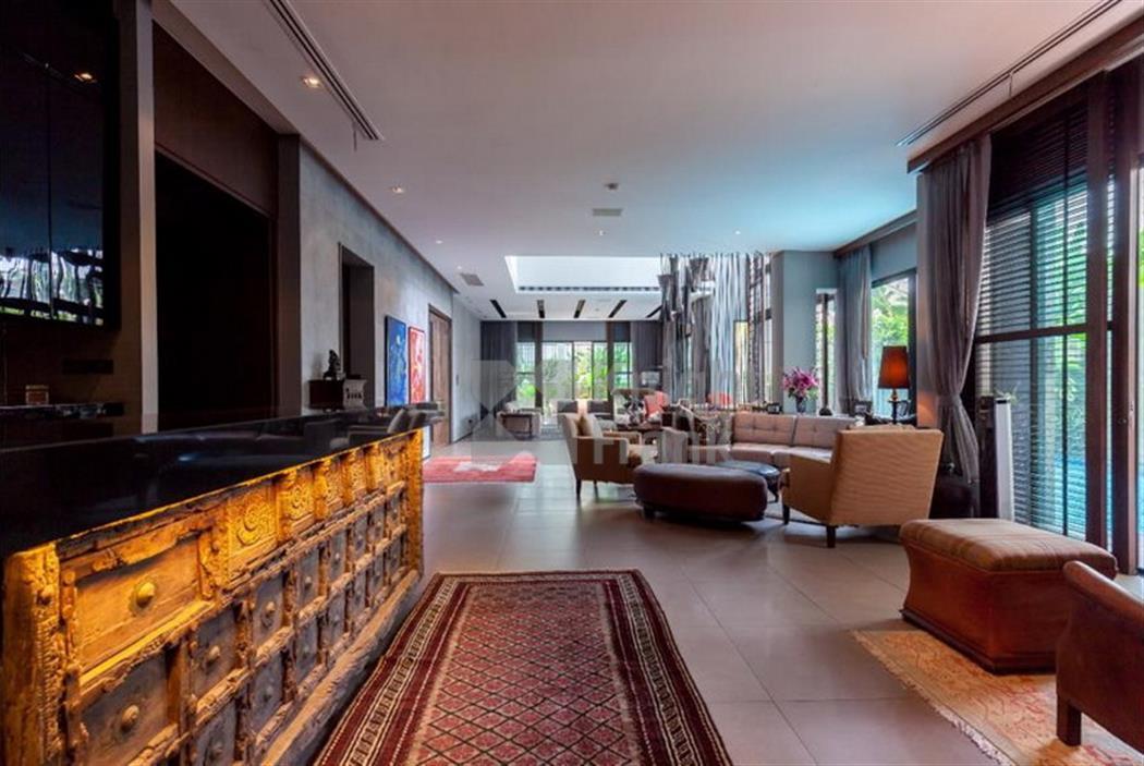 Pool Villa House in Sukhumvit