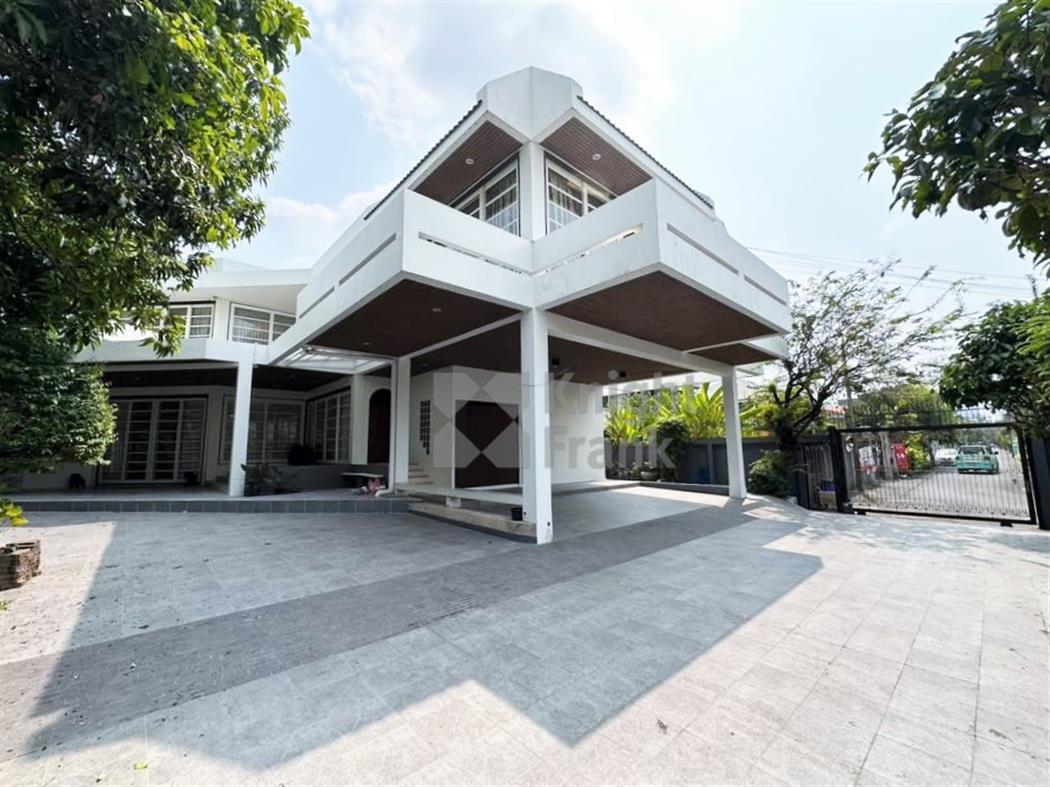 Detached House in Sukhumvit 71