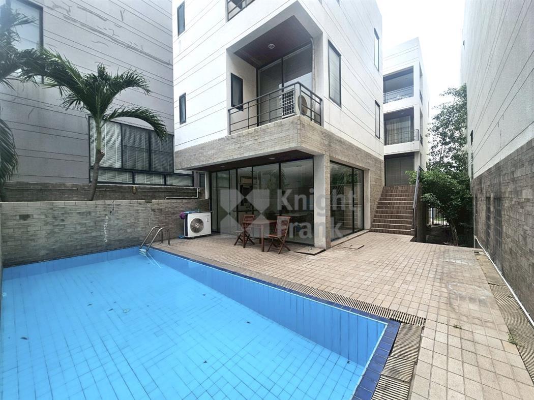 Townhome in Ari