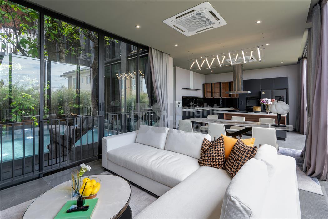 JIA Pool Residence