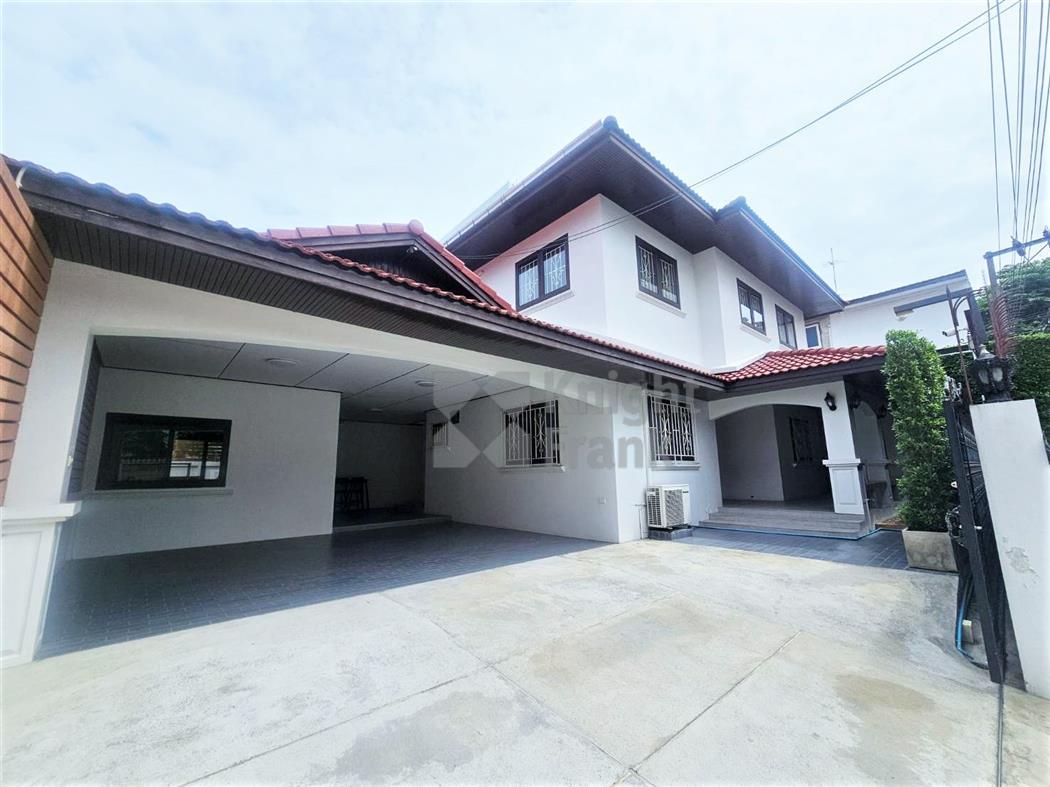 Semi-detached house in Ari 