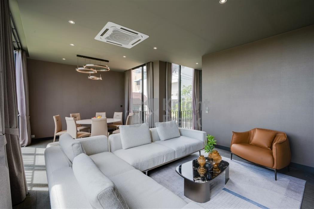 JIA Pool Residence