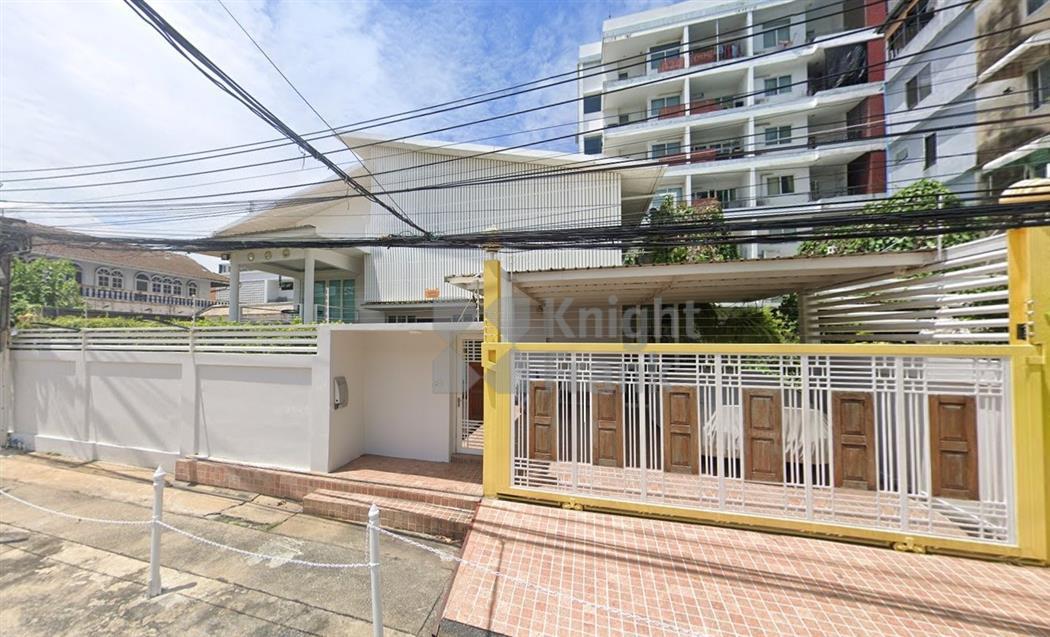 Single-detached house in Ratchada