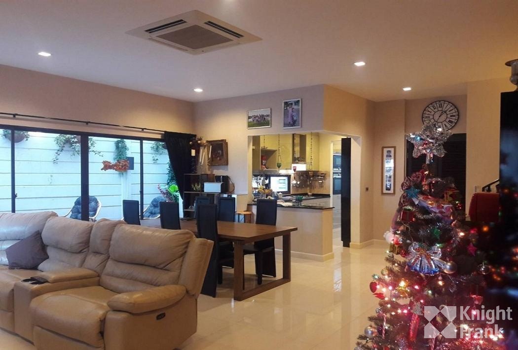 Baan Klang Muang Ratchada 36